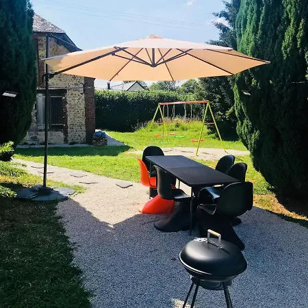 Holiday home Jolie Maison Dans Le Perche Maheru